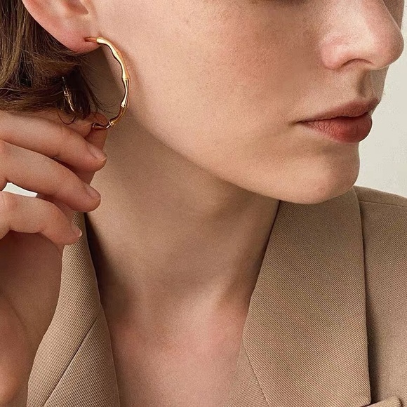 💕18K Gold Plated Bamboo Hoop Earrings - Picture 4 of 6